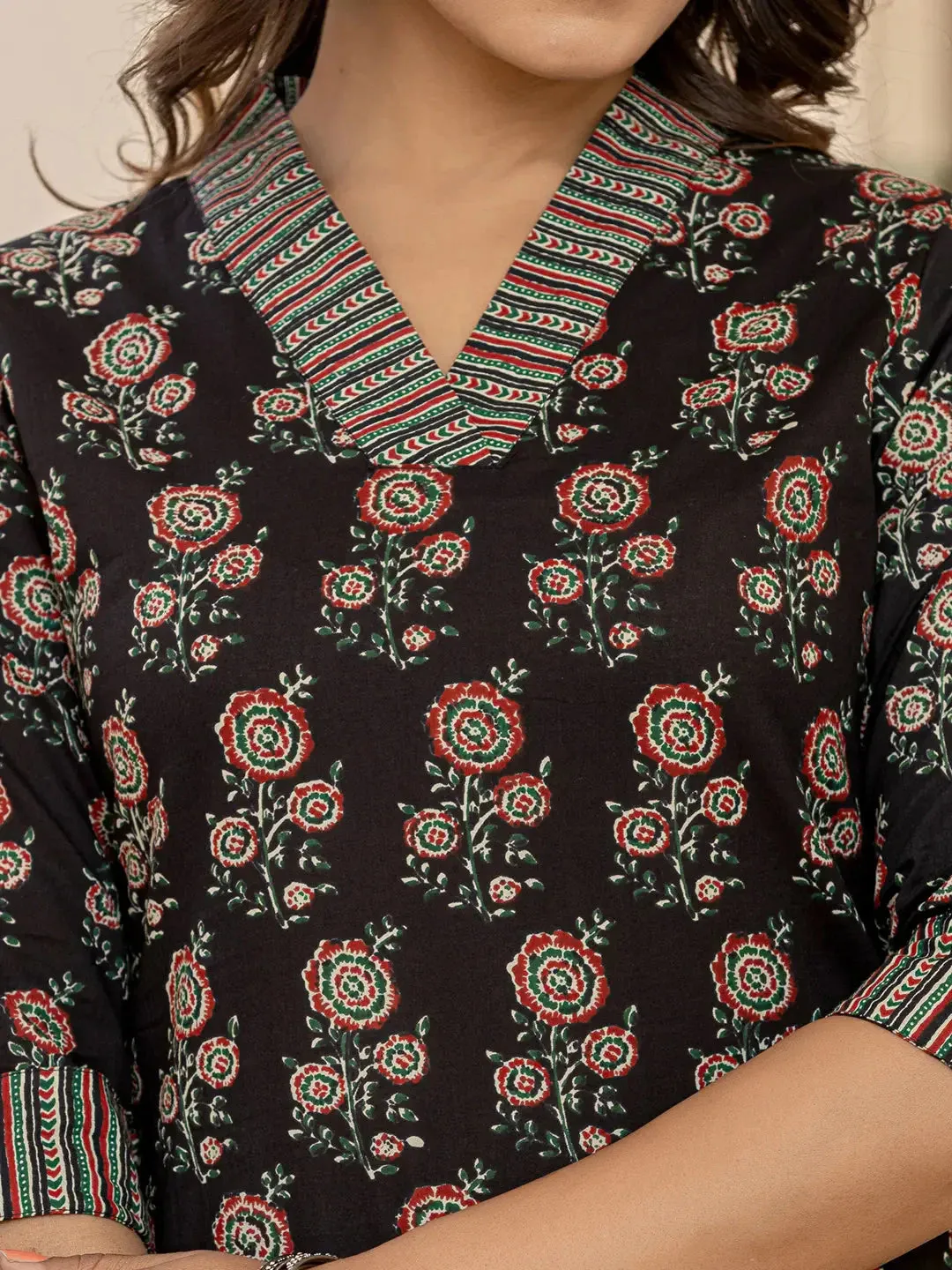 Floral Print Dori_Embroidery Straight Kurta Trouser Set