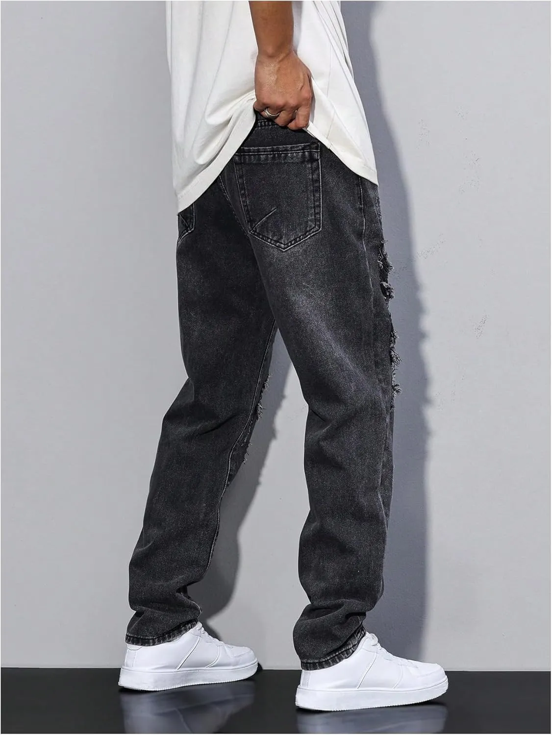 Verdusa Men's Vintage Distressed Ripped Jeans Straight Leg Denim Pants with Pockets